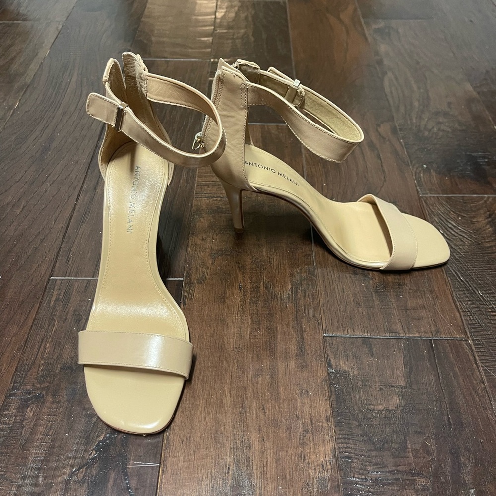 Antonio Melani nude heels size 9